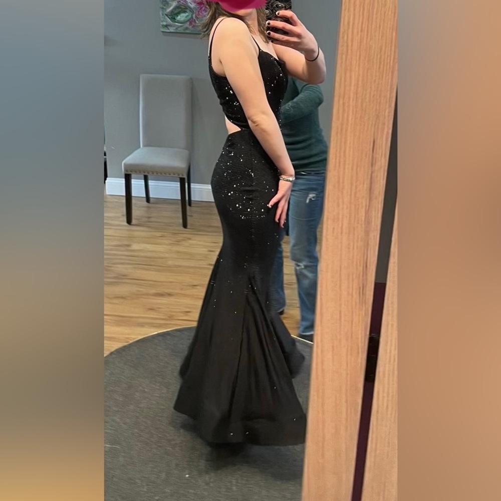 Brand new unworn prom dress. Altered to fit someone 5’3 w/ very small heel.